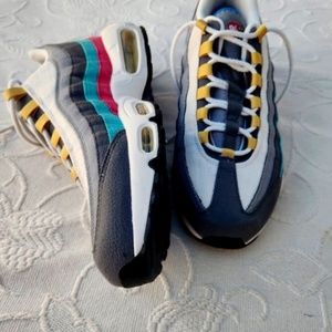 Ladies AirMax size 9